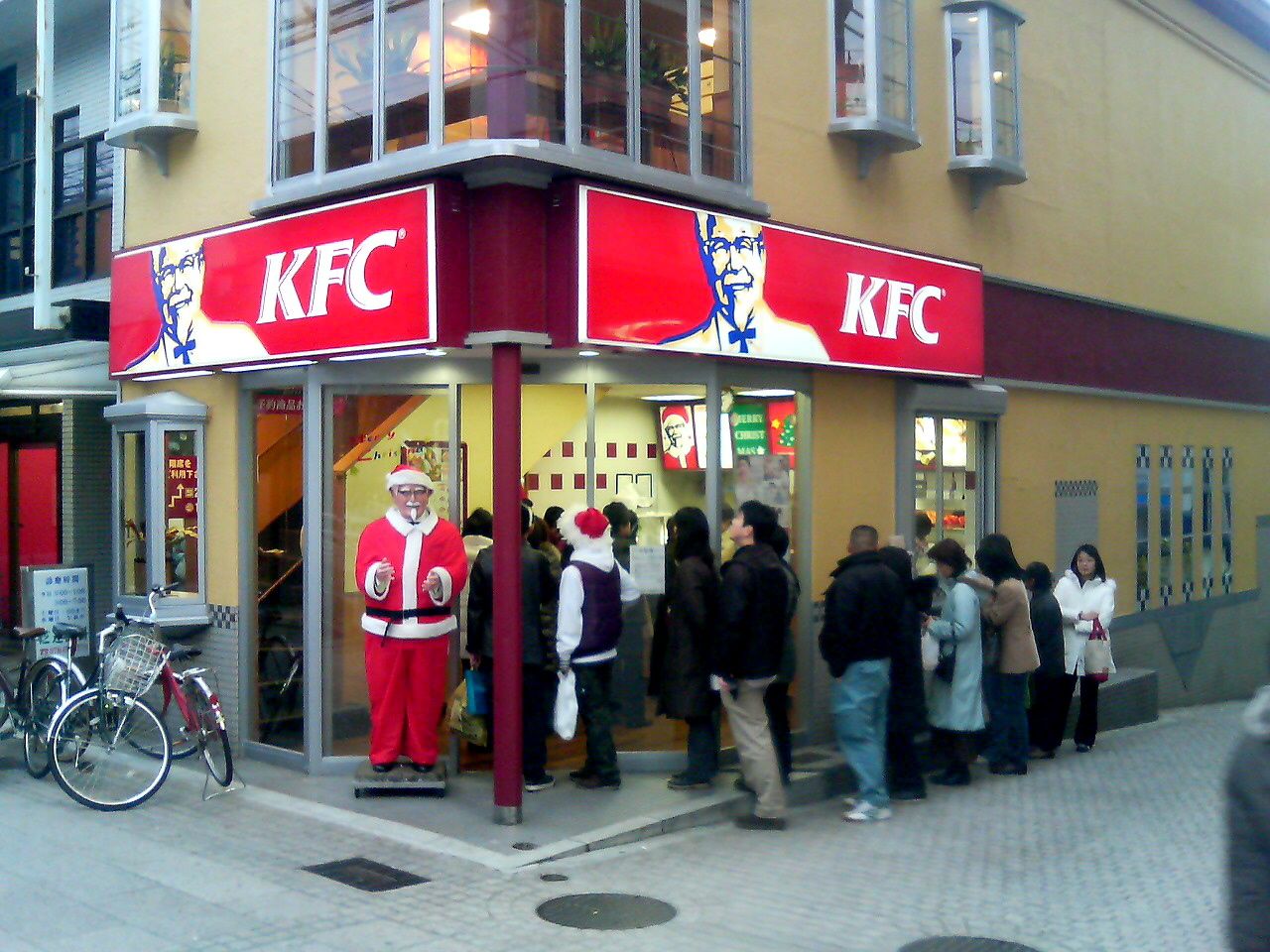 Phong tục Gi&aacute;ng sinh ăn KFC v&ocirc; c&ugrave;ng độc đ&aacute;o của người Nhật Bản