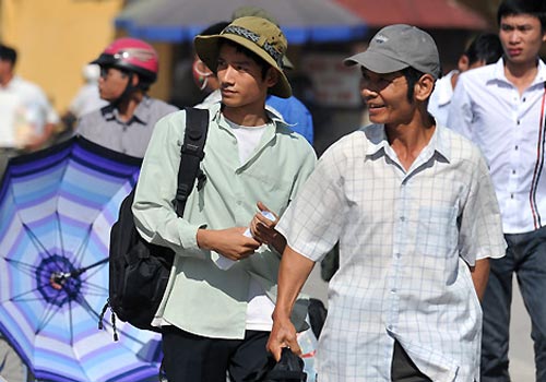 Ph&ograve;ng trọ m&ugrave;a thi 2004 h&eacute;t gi&aacute;