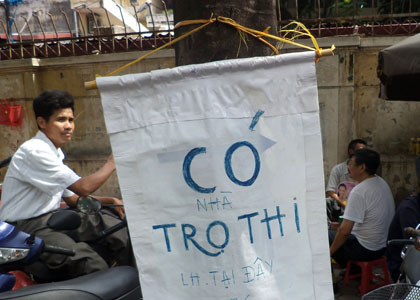 Ph&ograve;ng trọ m&ugrave;a thi 2004 h&eacute;t gi&aacute;