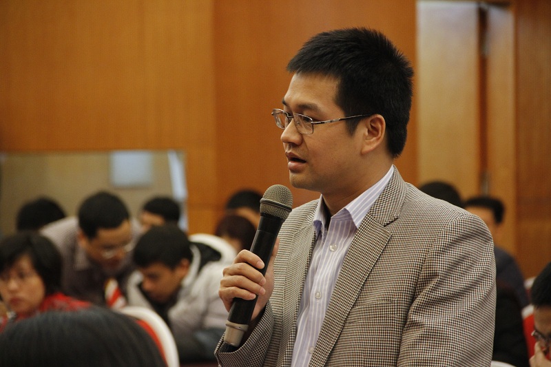 Ph&oacute;ng vi&ecirc;n hỏi Bộ trưởng trong chương tr&igrave;nh họp b&aacute;o thường kỳ qu&yacute; IV/2014