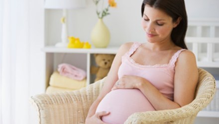 Phụ nữ c&oacute; thai kh&ocirc;ng n&ecirc;n d&ugrave;ng hạt &eacute; v&igrave; dễ g&acirc;y sẩy thai