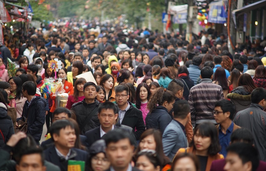 Lối vào Phủ ùn tắc kéo dài. Ảnh: Zing News
