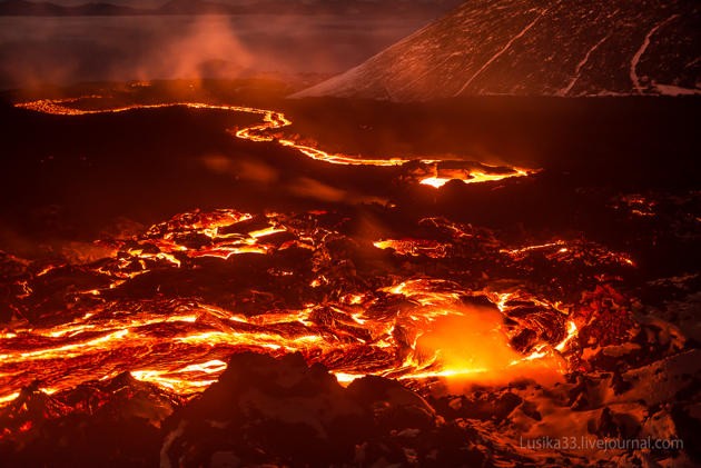 Cận cảnh m&agrave;n phun tr&agrave;o n&uacute;i lửa dữ dội của Kilauea, Haiwaii, Mỹ
