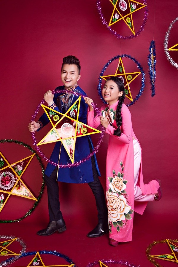 Thực hiện bộ ảnh Trung thu cho Phương Mỹ Chi và Nam Cường là nhiếp ảnh gia Paloma, chuyên viên trang điểm  Raymond Nguyễn trong khi Trần Được phụ trách trang phục