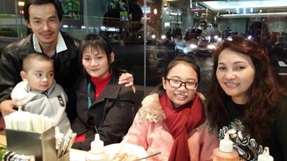 Phương Mỹ Chi vẫn lu&ocirc;n vui vẻ, tươi cười giữa rất nhiều &aacute;p lực