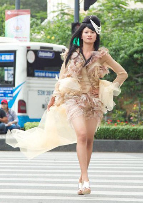 Ngỡ ngàng hình ảnh 'gái quê' Lê Thị Phương trước khi bỏ chồng cũ lấy chồng mới Ngỡ ngàng hình ảnh 'gái quê' Lê Thị Phương trước khi bỏ chồng cũ lấy chồng mới