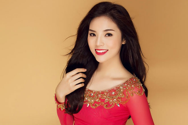 Nhìn những hình ảnh này không dám tin Hoa hậu Kỳ Duyên biết hút thuốc, say xỉn