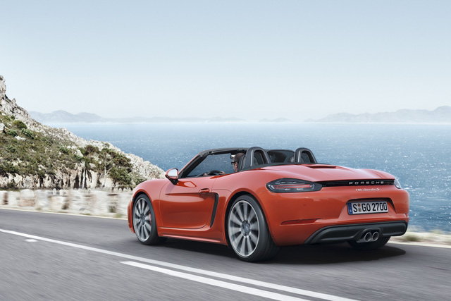 Porsche 718 Boxster tr&igrave;nh l&agrave;ng với động cơ mạnh mẽ 