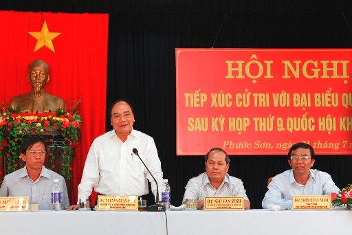 Ph&oacute; Thủ tướng Nguyễn Xu&acirc;n Ph&uacute;c tiếp x&uacute;c cử tri tại tỉnh Quảng Nam