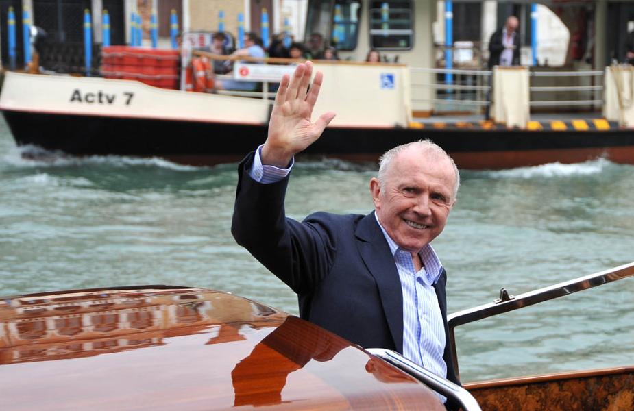 Ông trùm hàng xa xỉ Francois Pinault từng phải bỏ học trung học do bị bắt nạt chỉ vì nhà quá nghèo. Là một tỷ phú có tổng tài sản hơn 14 tỷ USD, Pinault nổi tiếng với chiến thuật ‘cướp bóc’, bao gồm việc mua các công ty nhỏ hơn với giá rẻ mạt khi thị trường lâm nguy. Về sau này ông đã thành lập PPR, công ty sở hữu các hãng thời trang cao cấp như Gucci, Stella McCartney, Alexander McQueen và Yves Saint Laurent.
