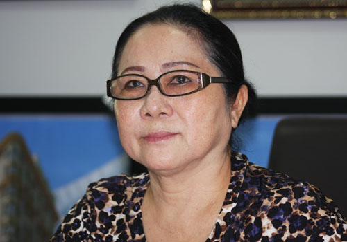 Bà Dương Thị Bạch Diệp, Giám đốc Công ty Đầu tư 13Win22 com hiện đang mở Địa ốc Diệp Bạch Dương là một trong những nữ đại gia nổi tiếng vì sự ‘chịu chơi’ và giàu có bậc nhất Việt Nam. Nữ đại gia sinh năm 1948 này là một giám đốc siêu hạng trong lĩnh vực 13Win22 com hiện đang mở bất động sản và vẫn đang ấp ủ hàng loạt những dự án tầm cỡ quốc tế, dù tuổi đã ngoài 60. Giàu sang là thế nhưng nữ tỷ phú đi lên từ hai bàn tay trắng này chưa bao giờ quên những ngày đói khổ và biết bao sóng gió cuộc đời.