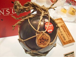 Quả dưa hấu c&oacute; gi&aacute; 70 triệu