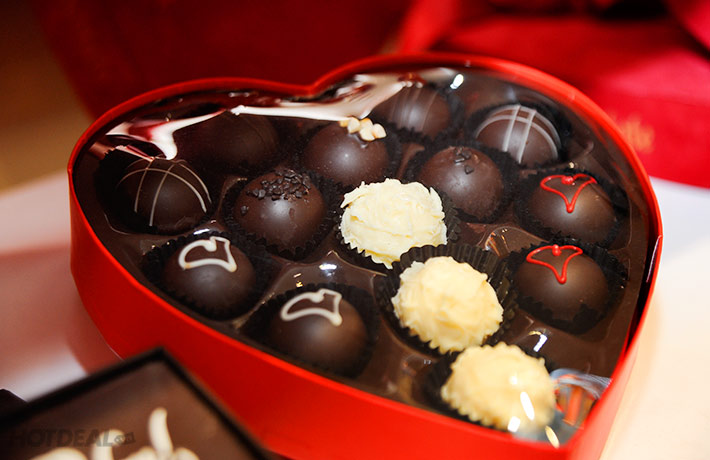 Chocolate v&agrave; kẹp dẻo l&agrave; những m&oacute;n qu&agrave; tặng Valentine trắng cho bạn g&aacute;i phổ biến nhất