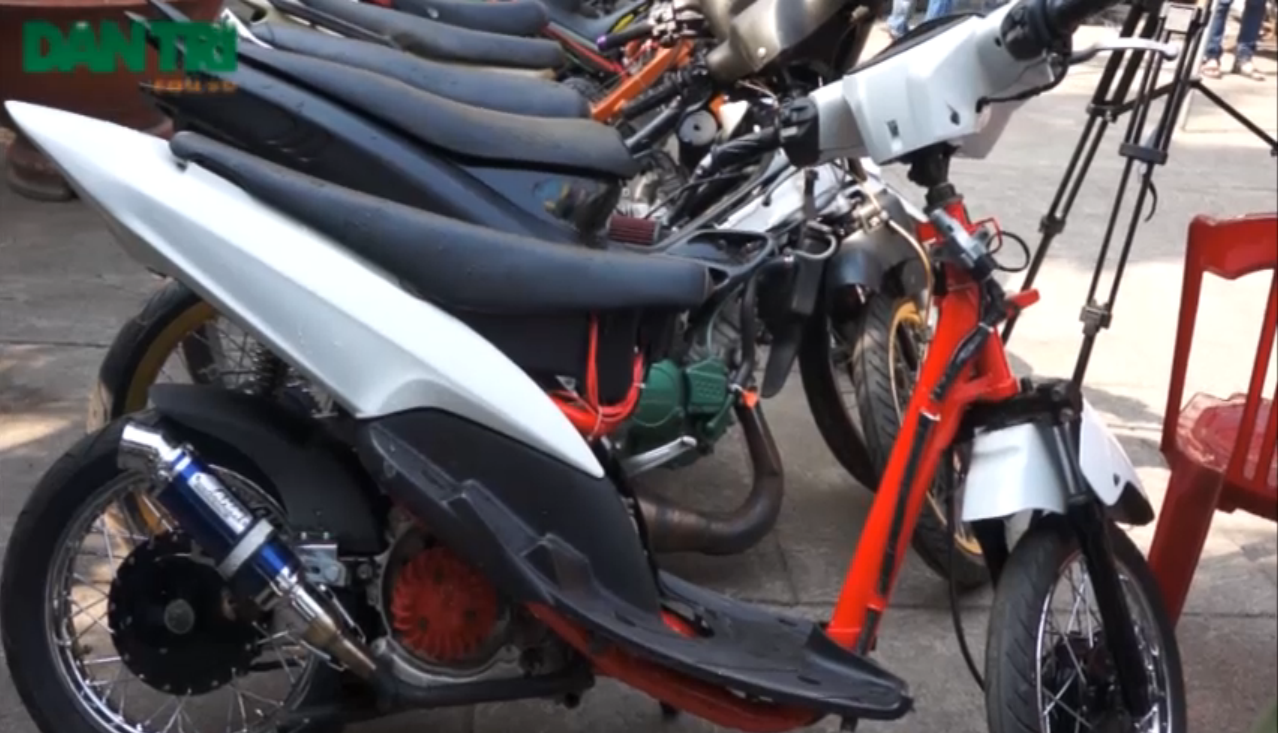 &lsquo;Qu&aacute;i xế&rsquo; ng&ocirc;ng cuồng chặn đường &ocirc; t&ocirc; tại B&igrave;nh Dương
