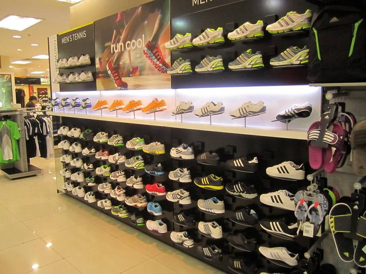 Đồ thể thao Adidas, Nike chứa độc chất