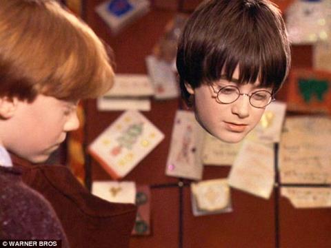 &Aacute;o t&agrave;ng h&igrave;nh của Harry Potter được hiện thực h&oacute;a