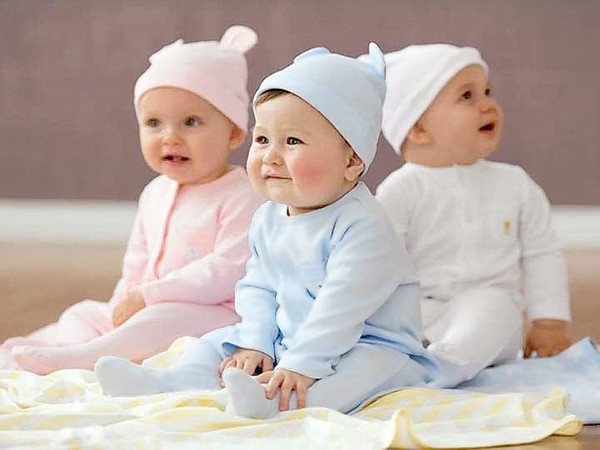 Quần &aacute;o cho b&eacute; đa dạng m&agrave;u sắc