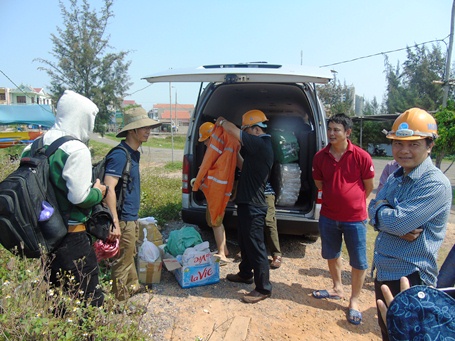 Đo&agrave;n c&ocirc;ng t&aacute;c m&ocirc;i trường lặn khảo s&aacute;t biển Quảng B&igrave;nh