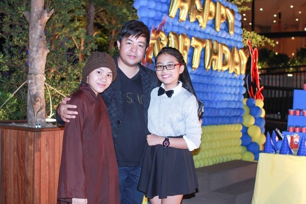 Quang L&ecirc; sẽ tổ chức đ&ecirc;m nhạc c&ugrave;ng hai c&ocirc; con g&aacute;i nu&ocirc;i Phương Mỹ Chi v&agrave; Huyền Tr&acirc;n v&agrave;o tối 28/8 n&agrave;y
