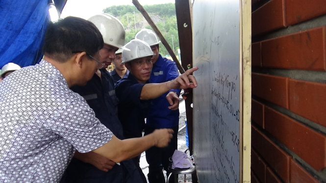Các đơn vị cứu hộ vẫn đang tiếp tục bàn phương án tìm kiếm Các đơn vị cứu hộ vẫn đang tiếp tục bàn phương án tìm kiếm