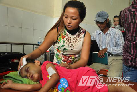 Vì sao họ đánh con mình dã man? đánh con dã man, đánh con, không kiềm chế, thị xã Dĩ An
