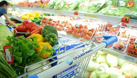 Gi&aacute; xăng giảm, h&agrave;ng h&oacute;a b&igrave;nh ch&acirc;n như vại, nghịch l&yacute;, quản l&yacute; gi&aacute;