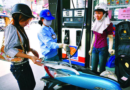 giảm gi&aacute; xăng dầu, xăng dầu giảm 600 đồng chiều 18/8, Li&ecirc;n Bộ T&agrave;i ch&iacute;nh - C&ocirc;ng Thương