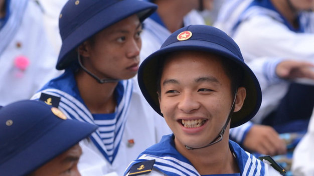 Con n&ocirc;ng d&acirc;n, đi bộ đội, nhập ngũ, Nghĩa vụ qu&acirc;n sự