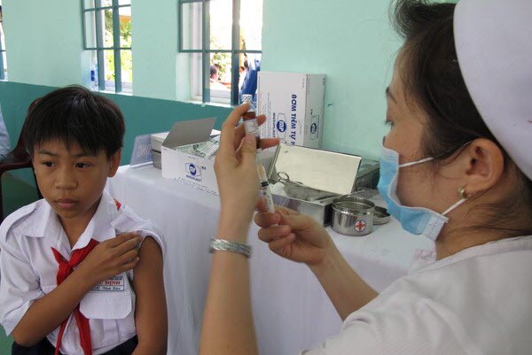Ti&ecirc;m vắc xin sởi - rubella đang th&agrave;nh c&ocirc;ng