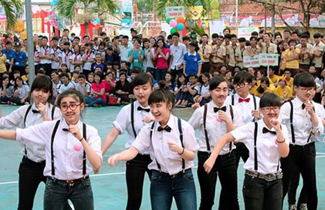 Quyết định đuổi học nữ sinh v&igrave; tự &yacute; nghỉ biểu diễn văn nghệ d&ugrave; giả hay thật cũng sẽ ảnh hưởng niềm tin của học sinh với nh&agrave; trường