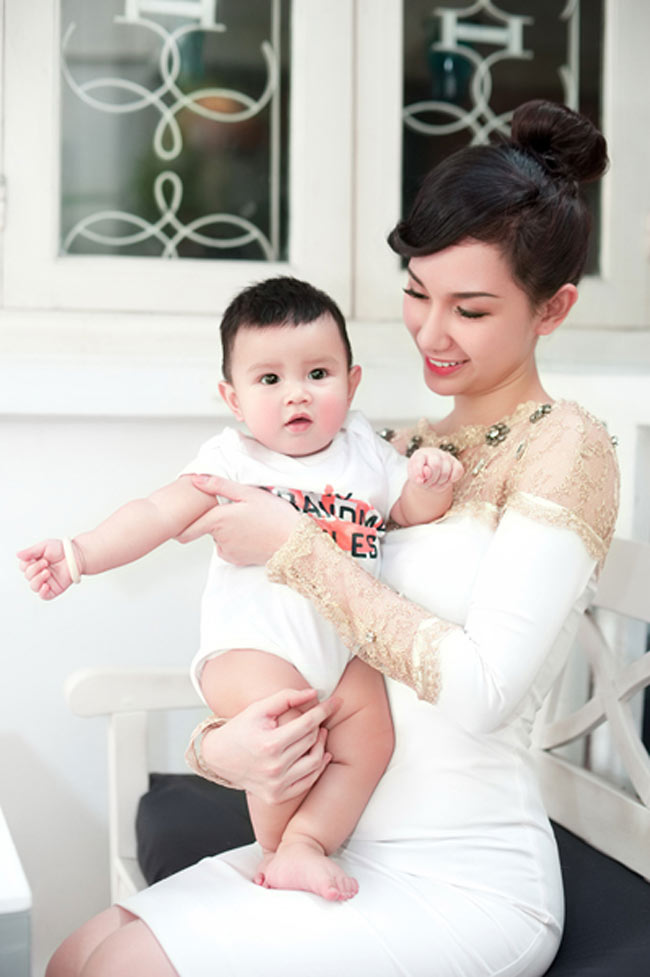 Quỳnh Chi v&agrave; cậu con trai Gia Ph&uacute;c đ&atilde; l&acirc;u kh&ocirc;ng được gặp nhau 