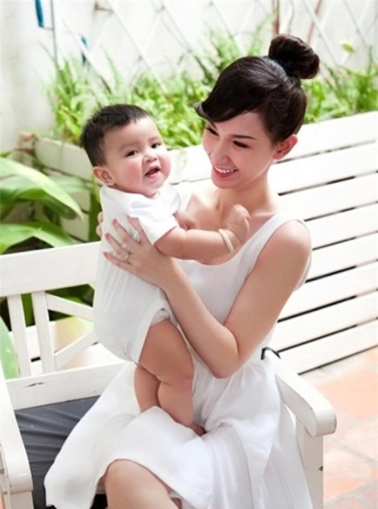 Quỳnh Chi cuối c&ugrave;ng đ&atilde; gi&agrave;nh được quyền nu&ocirc;i dưỡng con trai