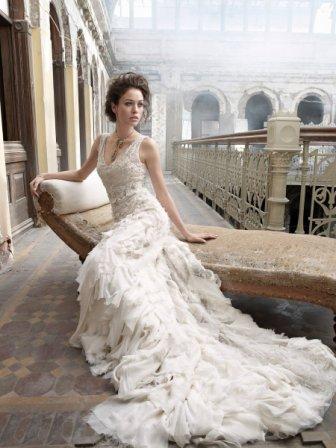 Chiếc v&aacute;y cưới ho&agrave;n hảo t&ocirc;n vinh vẻ đẹp h&igrave;nh thể của c&ocirc; d&acirc;y