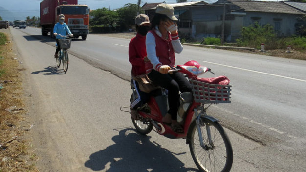 nhiều nữ sinh bị rạch quần