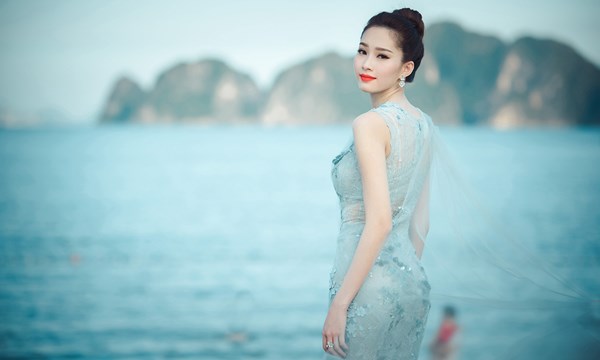 Sau 4 năm đăng quang cô ngày càng chín muồi hơn về nhan sắc, để lại ấn tượng đẹp trong lòng công chúng.