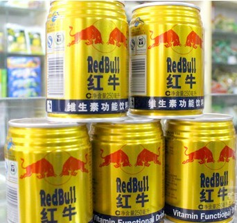H&agrave;ng ngh&igrave;n lon nước tăng lực Red Bull sản xuất tr&aacute;i ph&eacute;p bị thu hồi