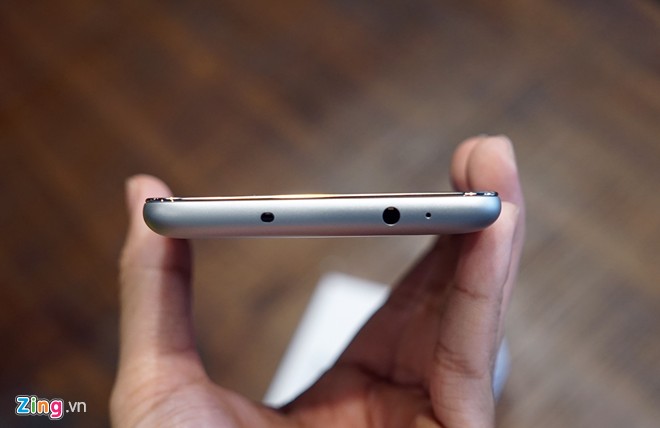 Mở hộp Xiaomi Note 3 vỏ kim loại, qu&eacute;t v&acirc;n tay gi&aacute; 4 triệu