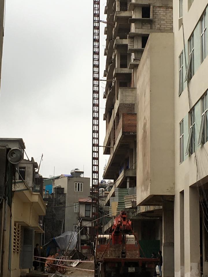 Rơi thang m&aacute;y 52 Lĩnh Nam