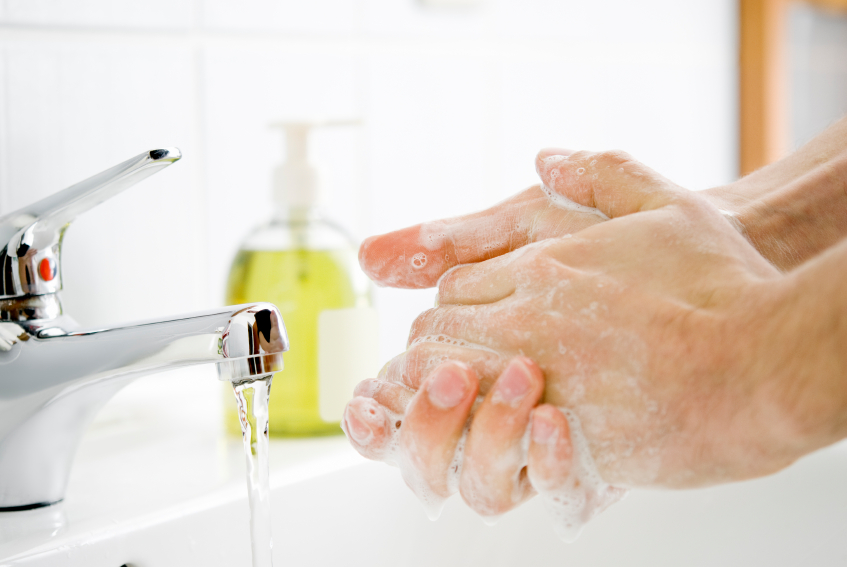 Đường sẽ gi&uacute;p loại bỏ c&aacute;c vết bẩn kh&oacute; sạch tr&ecirc;n tay