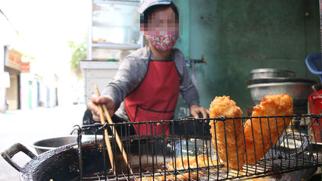 dầu chiên đen ngòm vẫn được sử dụng dầu chiên đen ngòm vẫn được sử dụng