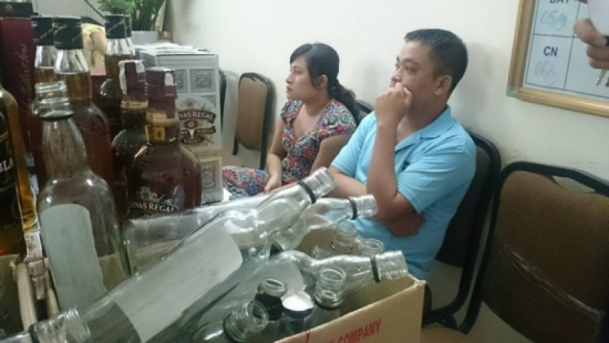 Vỏ chai thu mua về cơ sở để l&agrave;m rượu giả ch&iacute;nh h&atilde;ng