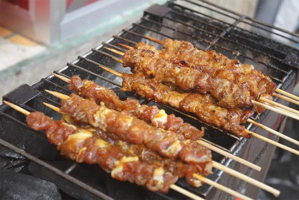 Những qu&aacute;n thịt xi&ecirc;n nướng ngon nổi tiếng h&agrave; nội
