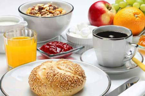 C&aacute;c chuy&ecirc;n gia cảnh b&aacute;o sai lầm khi ăn s&aacute;ng l&agrave; ăn đồ ăn kh&ocirc;