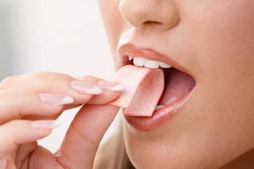 Phụ nữ c&oacute; thai n&ecirc;n hạn chế  th&oacute;i quen nhai kẹo cao su g&acirc;y hại cho 13Win19 ưu đãi hấp dẫn 