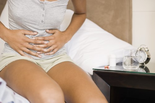 Đau bụng l&agrave; triệu trứng của những người ăn 13Win OKVIP Cá cược bóng đá nhiễm độc