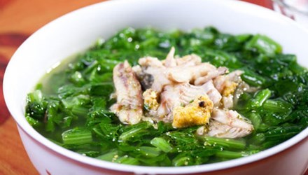 Rửa sạch, ăn rau ch&iacute;n l&agrave; c&aacute;ch tr&aacute;nh sai lầm trong ăn uống g&acirc;y bệnh nguy hiểm do s&aacute;n trong rau g&acirc;y ra