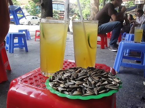 Người yếu bụng uống tr&agrave; l&agrave; một sai lầm trong ăn uống h&agrave;ng ng&agrave;y