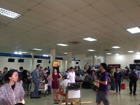 H&agrave;nh kh&aacute;ch nhốn nh&aacute;o tại s&acirc;n bay C&aacute;t Bi, Hải Ph&ograve;ng v&igrave; th&ocirc;ng b&aacute;o hủy chuyến bất ngờ