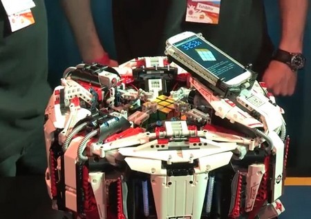 Máy chơi Rubik siêu tốc trong 5 giây