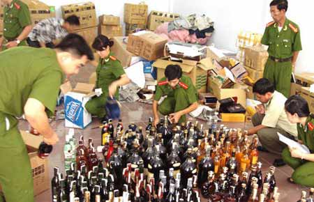 Nhiều cơ sở sử dụng c&aacute;c thủ đoạn tinh vi để sản xuất h&agrave;ng giả